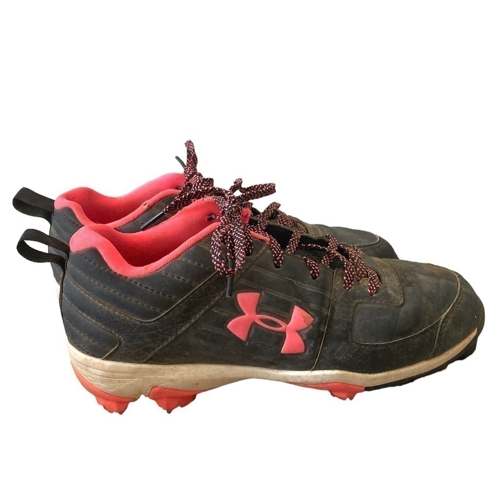 Under Armour softball cleats 3.5 youth girls black pink
